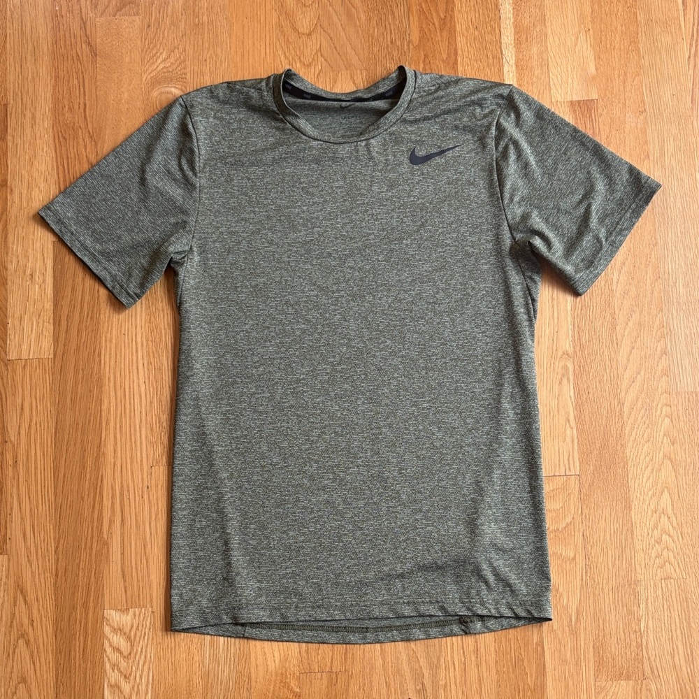Nike Men's Dark Green Short Sleeve Tee